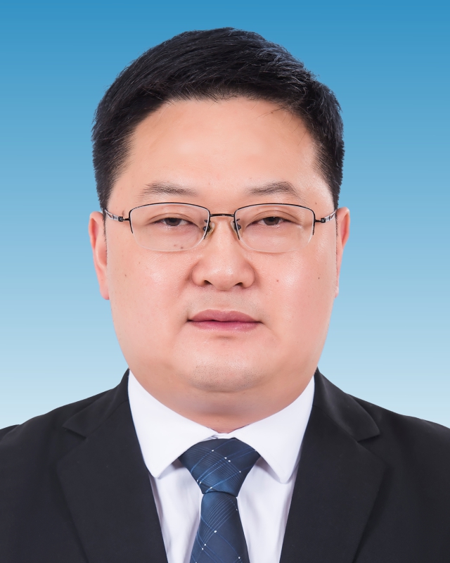 李长征党委委员、区社会保险事务中心主任