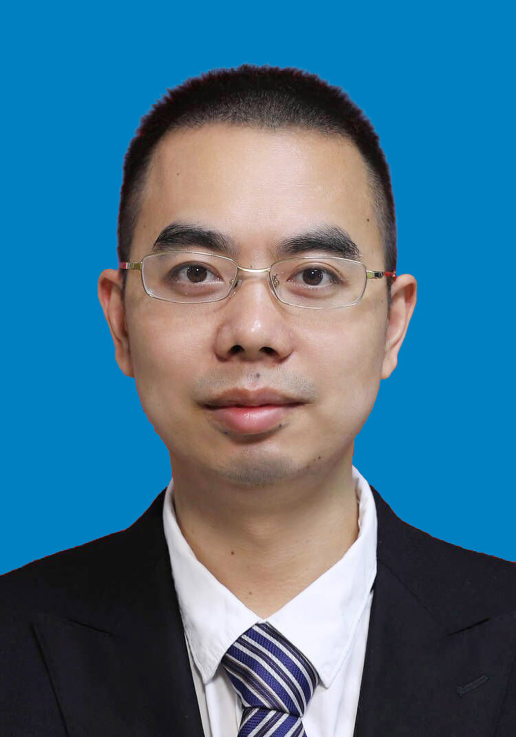 屈超刚党组成员、政治处主任