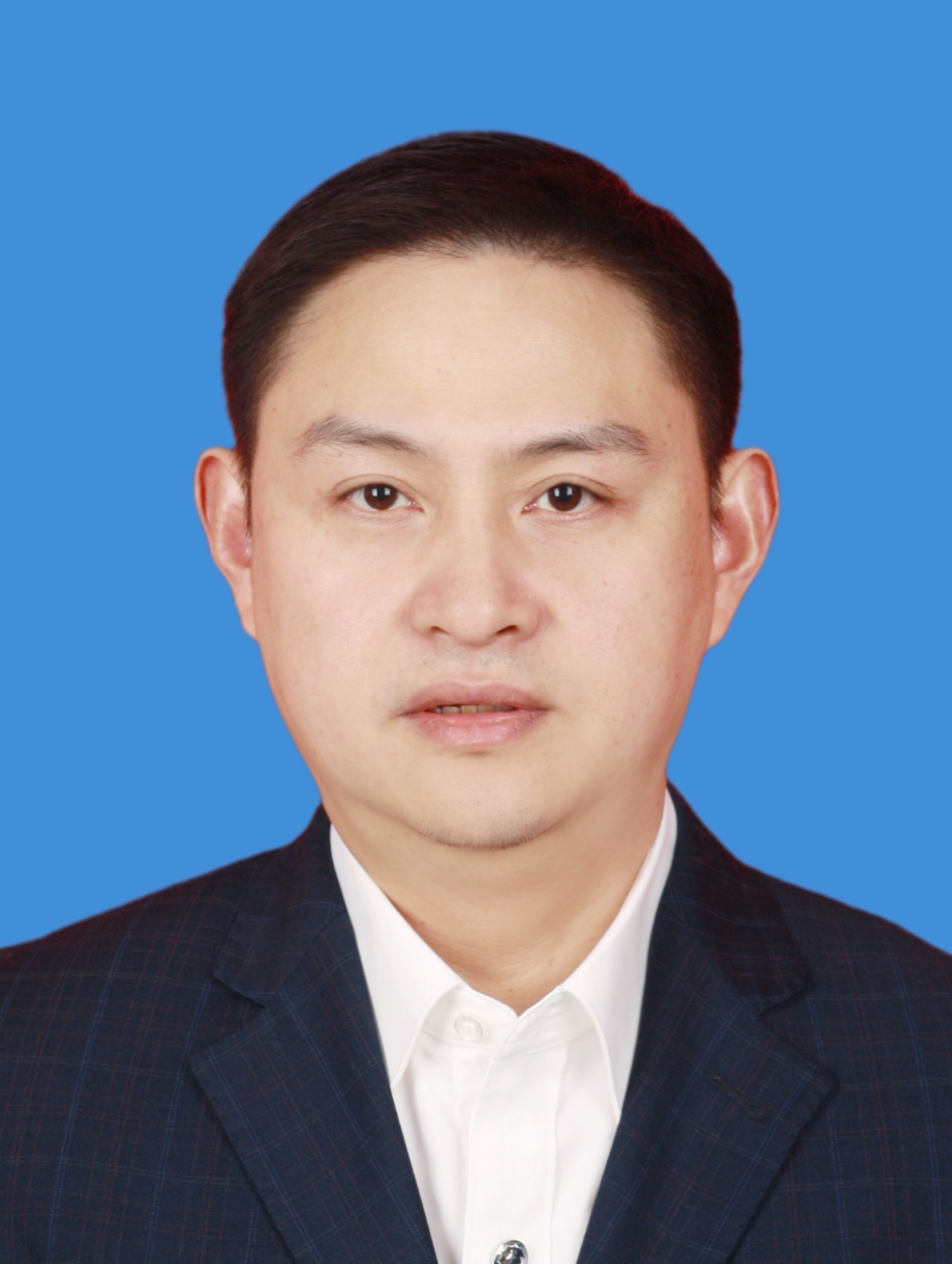 何威良党委委员、副主任