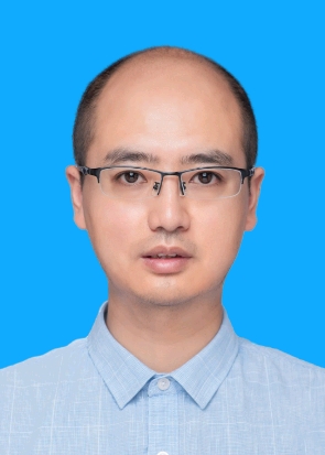 游清华政法委员、副镇长