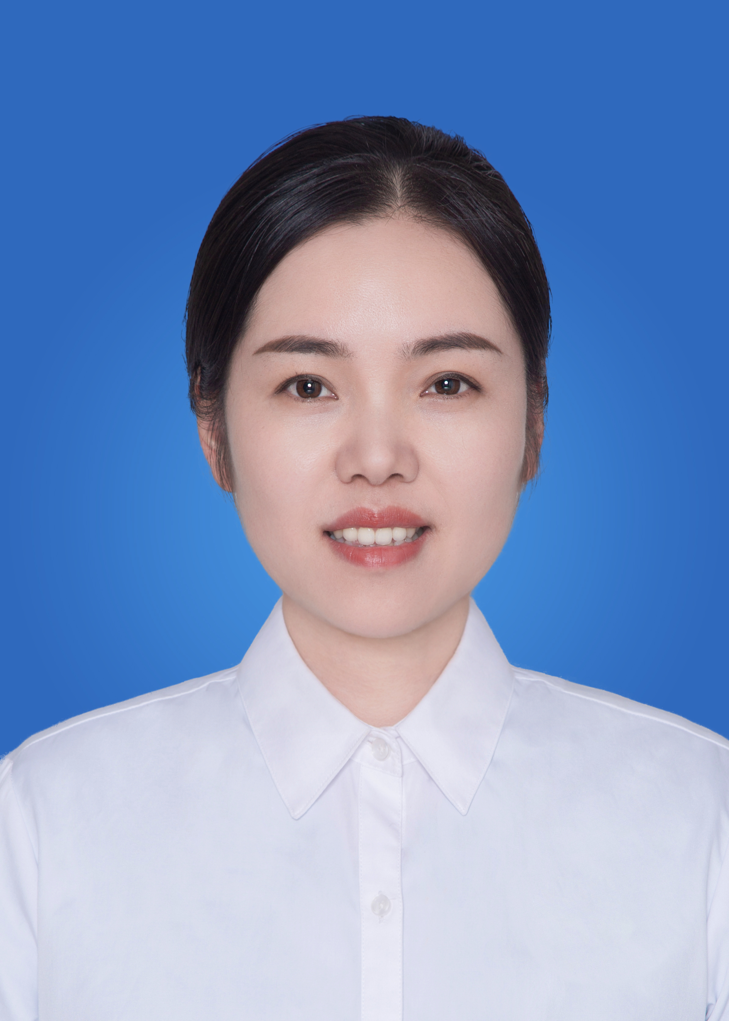 卢英党委书记