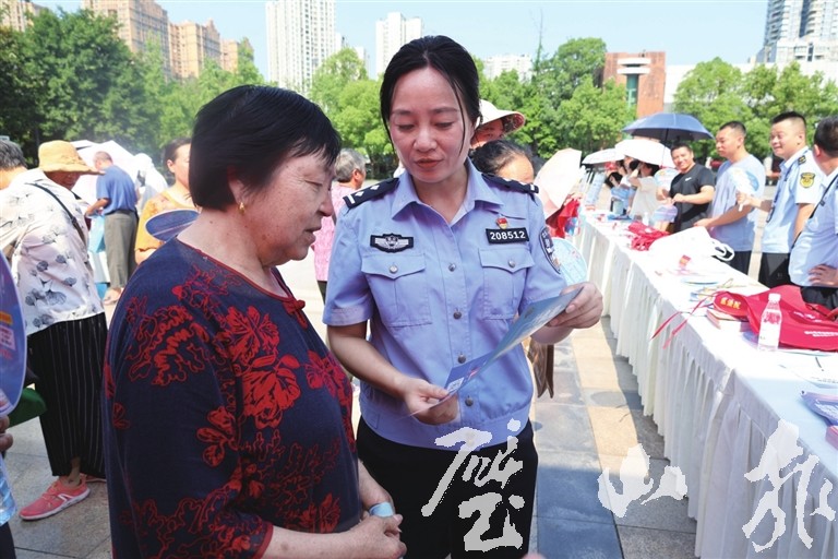 我区开展防范非法金融活动宣传月活动