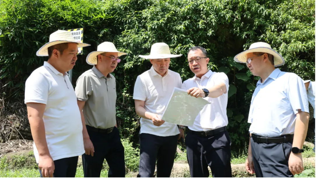 江志斌调研溶洞垃圾等固体废物污染问题专项调查整治工作